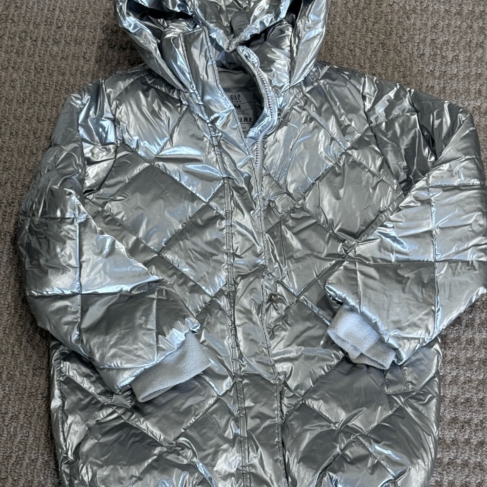 GAP Metallic Silver Hooded Kids Quilted Puffer Coat - Picture 2 of 4